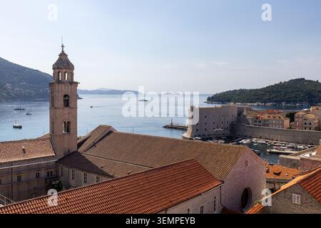 Vista panoramica sulla storica città vecchia di Dubrovnik e sul Coatline Foto Stock
