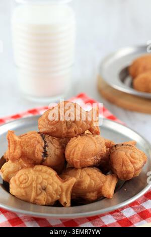 Mini Taiyaki Bungeoppang Korean Japanese Street Food con ripieno di pasta Adzuki Foto Stock
