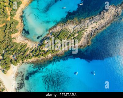 Vista aerea dall'alto verso il basso della penisola rocciosa di Maiorca, Spagna Foto Stock