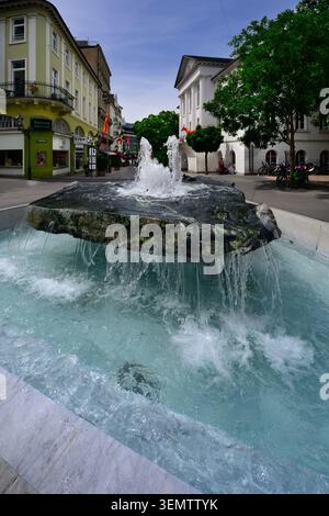 LeopoldssSquare a Baden Baden Baden con una splendida fontana. Baden Wuerttemberg, Germania Foto Stock