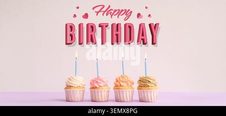 Festeggiamenti di compleanno con quattro cupcake e candele accese, dessert per feste, dolci per occasioni speciali Foto Stock