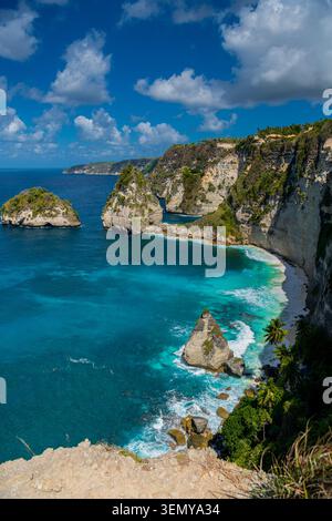 Splendida vista del diamante spiaggia bagnata da un mare turchese durante una bellissima alba. Spiaggia di diamante è un incontaminato, sabbia bianca e setosa wate blu Foto Stock