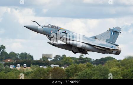 Hellenic Air Force Mirage 2000C parte dal RIAT 2025 a RAF Fairford, Regno Unito, luglio 2025. Credit JTW Aviation Images / Alamy. Foto Stock