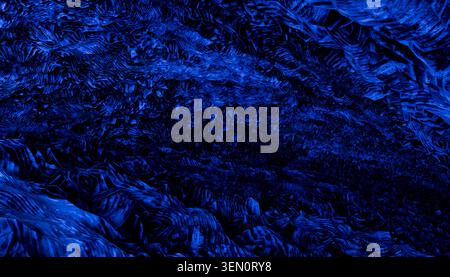 Modello astratto di texture blu vorticose che assomigliano all'acqua o al tessuto che scorre. Foto Stock