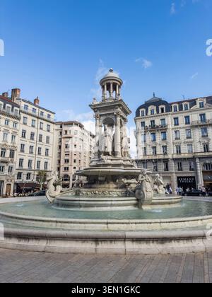 Fontana dei Giacobini o Fontaine des Jacobins in Place des Jacobins nel centro di Lione, Francia. Foto Stock