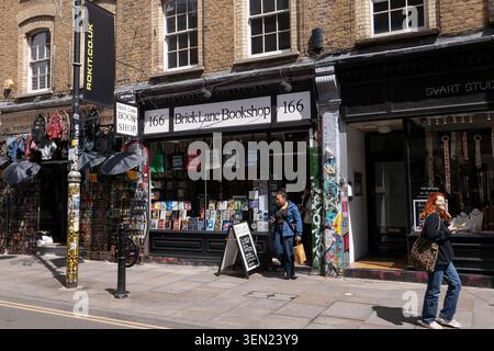 LONDRA, INGHILTERRA - 9-6-26. Brick Lane Bookshop in Brick Lane, nell'est di Londra, in Inghilterra. Credito fotografico: SMP News Foto Stock