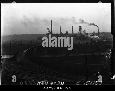 La regione di Briey appare in una fotografia del 1919 di Agence de presse Meurisse, che mostra una vista generale della città e del paesaggio industriale circostante a Meurthe-et-Moselle. Foto Stock