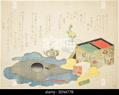 Attrezzi per la scrittura e sigilli di Kubo Shunman, 1799 o 1811, raffiguranti una pietra d'inchiostro, un pennello, una scatola decorativa, pianta fiorita e foche rosse disposte in una composizione di natura morta Foto Stock