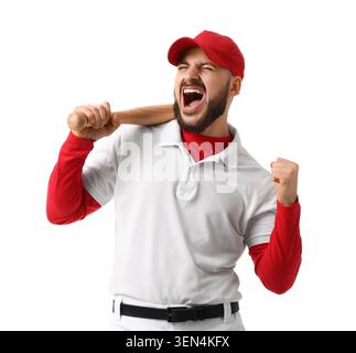Giocatore di baseball entusiasta con mazza e cappellino rosso che applaudiscono a voce alta, celebrando la vittoria e i successi sportivi Foto Stock
