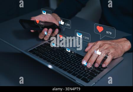 Concetto di engagement sui social media e comunicazione di marketing digitale. Marketing sui social media, messaggio, notifica email, interazione con il pubblico Foto Stock