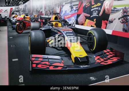 Auto di Formula 1 Red Bull Racing con marchio Aston Martin e Honda in mostra alla fiera Motorsport Foto Stock