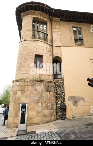 Aviles, Asturie, Spagna - 10 aprile 2026: Palazzo Camposagrado nel centro storico della città di Aviles, Asturie, Spagna. Foto Stock