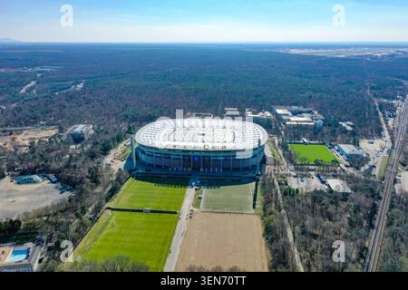Vista aerea dello stadio Deutsche Bank Park, Eintracht Frankfurt, circondato dalla foresta di Francoforte Stadtwald, Francoforte sul meno, Germania Foto Stock