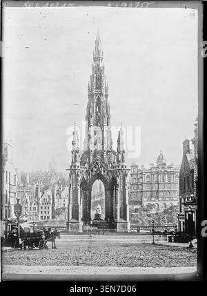 Il monumento Walter Scott si trova a Edimburgo nel 1925, fotografato da Agence Rol per registrare il suo design e l'ambientazione urbana per scopi di stampa. Foto Stock