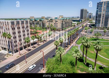 Phoenix, Arizona, Phoenix Towers Co-op, Central Avenue, Valley Metro Light Rail, vista aerea, palme, parco urbano, spazio verde, centro di Phoenix, paesaggio urbano Foto Stock