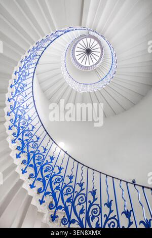 Scalinata di tulipani nella Queens House, Greenwich, Londra Foto Stock