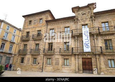 Aviles, Asturie, Spagna - 10 aprile 2026: Palazzo Camposagrado nel centro storico della città di Aviles, Asturie, Spagna. Foto Stock