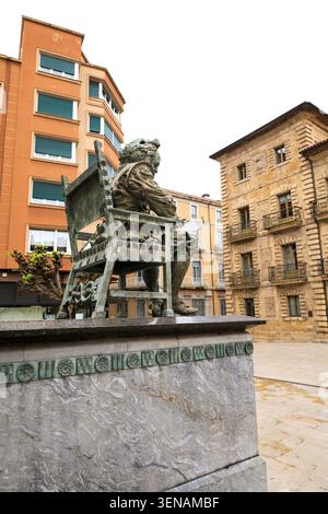 Aviles, Asturie, Spagna - 10 aprile 2026: Scultura di Juan Carreno de Miranda nel Palazzo Camposagrado nel centro storico della città di Aviles, Foto Stock