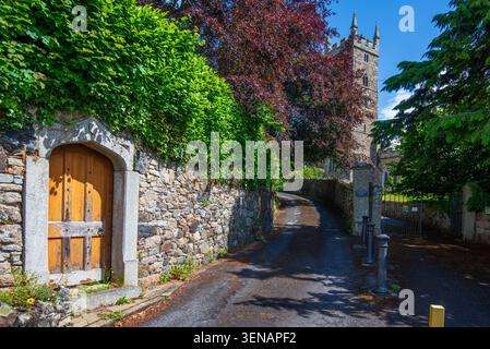 La Chiesa di San Pietro, San Paolo e San Tommaso di Canterbury nella piccola città mercato di Bovey Tracey, Devon nell'entroterra meridionale Foto Stock