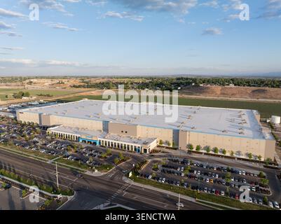 La ripresa grandangolare cattura un vasto complesso di magazzini a Nampa, Idaho Foto Stock