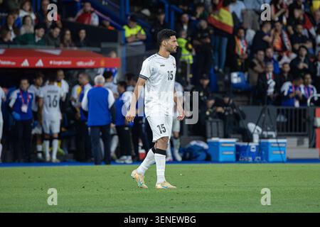 Spagna contro Iraq - International Friendly A Coruña, Spagna - 4 giugno: L'Iraq Ahmed Yahya passa la palla durante un'amichevole internazionale a la Coruña Foto Stock