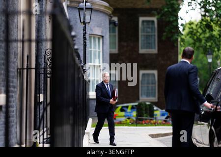 LONDRA, INGHILTERRA, Regno Unito - 10 giugno 2026 - il primo ministro britannico Sir Keir Starmer lascia 10 Downing Street nel centro di Londra, Regno Unito per partecipare ai PMQ (domande del primo ministro) in Parlamento - foto: Geopix/No 10/Simon Dawson Foto Stock