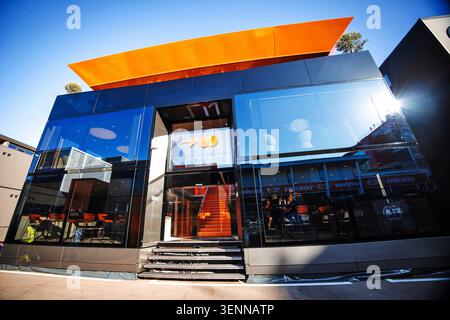 Barcellona, Spagna. 12 giugno 2026. McLaren F1 Team Motorhome. 12.06.2026. Formula 1 World Championship, Rd 7, Barcelona-Catalunya Grand Prix, Barcellona, Spagna, giornata di pratica. Il credito fotografico dovrebbe essere: XPB/Alamy Live News. Foto Stock