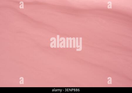 Minimalista, astratto, delicato sfondo rosa chiaro chiaro. Sfondo naturale astratto con forma volumetrica curva. Foto Stock