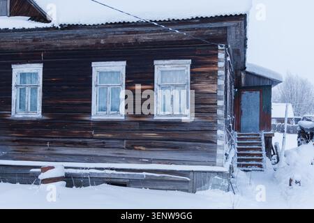 La foto è stata scattata durante un viaggio turistico nel nord della Russia. Mostra l'identità dei popoli del nord. Arkhangelsk. Russia. Foto Stock