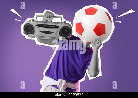 Persona giovane con boombox e testa da calcio su sfondo viola, musica e concetto di stile di vita sportivo, questa arte collage contemporanea combina ele Foto Stock