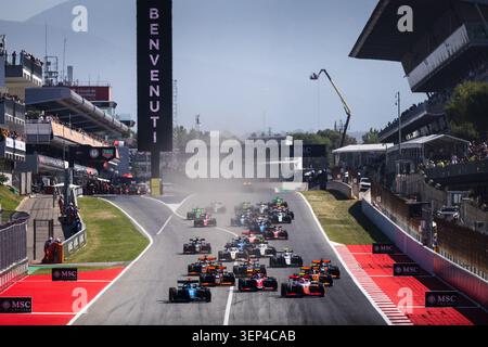 IPA85652519 - partenza della gara 31 XIE Gerrard (chn), DAMS Lucas Oil, Dallara F3 2025, azione 05 SLATER Freddie (gbr), Trident, Dallara F3 2025, azione 21 WHARTON James (aus), Prema Racing, Dallara F3 2025, azione 08 TAPONEN Tuukka (MP Motorsport), Dallara F3 2025 2025, azione 15 DELIGIA 2026 giugno sul circuito di Barcellona, dal 3 al 3 giugno 2026. a Montmelo, Spagna Foto Stock