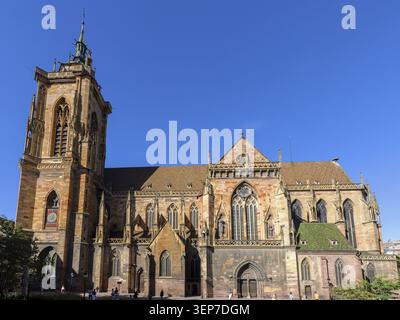 Martinsmuenster, alte gotische Kirche in der Altstadt von Colmar im Elsass, Frankreich. Chiesa di St Martins o Eglise Saint-Martin nella città vecchia di Co Foto Stock