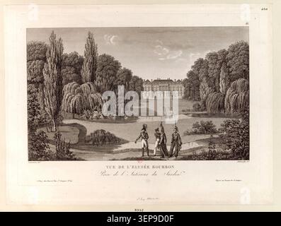 Un'incisione presenta il palazzo dell'Élysée Bourbon visto dall'interno del suo giardino dove l'imperatore Alessandro cammina lungo percorsi strutturati durante una visita imperiale, allineando il design paesaggistico con la presenza politica cerimoniale all'inizio del XIX secolo a Parigi. Foto Stock