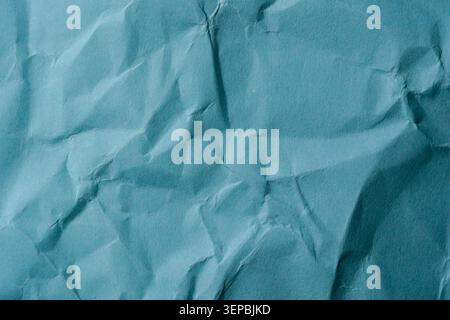 La carta blu arricciata è piatta e presenta motivi e texture uniche. Foto Stock