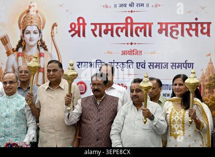 NUOVA DELHI, INDIA - 14 GIUGNO: Il presidente del BJP di Delhi e il ministro di Stato dell'Unione Harsh Malhotra, insieme ai parlamentari del BJP Kamaljeet Sehrawat, Praveen Khandelwal e Ramvir Singh Bidhuri, hanno partecipato a un incontro chiave per rivedere e discutere i preparativi per le prossime celebrazioni Ramlila al Constitution Club of India, il 14 giugno 2026 a nuova Delhi, India. Foto di Ishant Chauhan/Hindustan Times Delhi BJP Presidente con i parlamentari BJP tenere una riunione per discutere i preparativi per le prossime celebrazioni Ramlila Foto Stock