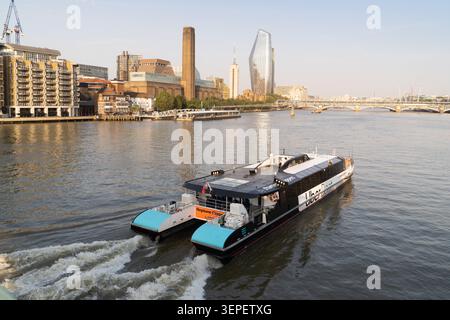 Uber Boat by Thames Clippers in servizio sul fiume tamigi Foto Stock