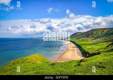 Rhossili Beach, sulla penisola di Gower, Swansea, Galles del Sud, in una bella giornata di primavera con una bella luce. Foto Stock
