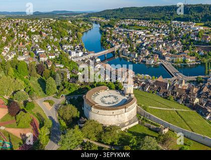 Immagine aerea della città vecchia svizzera di Sciaffusa, con il castello medievale di Munot. Munot è il punto di riferimento di questa città. Foto Stock