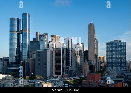 30.10.2024, Australia, Victoria, Melbourne - una vista sopraelevata dello skyline del CBD di Melbourne con i suoi moderni grattacieli. 0SL241030D011CAROEX.JPG [MODELLO Foto Stock