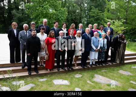 Il primo ministro italiano Giorgia Meloni, il presidente del Consiglio europeo Antonio Costa, il presidente ucraino Volodymyr Zelensky, Caroline Merotto, moglie del presidente svizzero Guy Parmelin, il primo ministro giapponese Sanae Takaichi, il presidente federale svizzero Guy Parmelin, Brazils Rosangela Janja da Silva, il presidente brasiliano Luiz Inacio Lula da Silva, il presidente della Corea del Sud Lee Jae-myung, il presidente francese Emmanuel Macron, Foto Stock