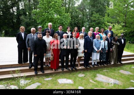 Il primo ministro italiano Giorgia Meloni, il presidente del Consiglio europeo Antonio Costa, il presidente ucraino Volodymyr Zelensky, Caroline Merotto, moglie del presidente svizzero Guy Parmelin, il primo ministro giapponese Sanae Takaichi, il presidente federale svizzero Guy Parmelin, Brazils Rosangela Janja da Silva, il presidente brasiliano Luiz Inacio Lula da Silva, il presidente della Corea del Sud Lee Jae-myung, il presidente francese Emmanuel Macron, Foto Stock