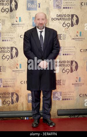 3 maggio 2024, Roma, RM, Italia: Roma, Italia - 3 maggio 2024: Antonio Albanese partecipa al Red carpet della cerimonia di premiazione del David di Donatello 2024 a Roma, in Italia, presso gli studi CinecittÃ. (Credit Image: © Gennaro Leonardi/ZUMA Press Wire) SOLO PER USO EDITORIALE! Non per USO commerciale! Foto Stock
