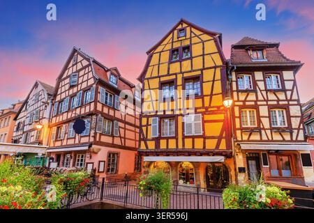 Colmar, Francia. Case tradizionali a graticcio dell'Alsazia. Foto Stock