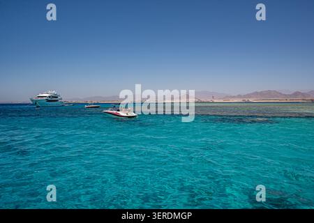 Egitto, Sharm El Sheikh, stretto di Tiran mare e costa Foto Stock