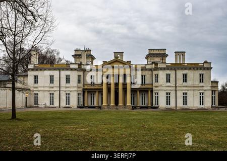 L'esterno del castello di Dundurn durante l'inverno. Il castello è stato costruito nel 1835 ed è un sito storico nazionale del Canada e un'attrazione turistica di primo piano Foto Stock