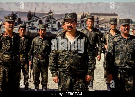Mazar-iSharif, Afghanistan, agosto 1992; generale Rashid Dostum con le sue truppe uzbeke. Le sue forze unite a Massoud permisero ai Mujahideen di rovesciare il regime di Najibullah. Foto Stock
