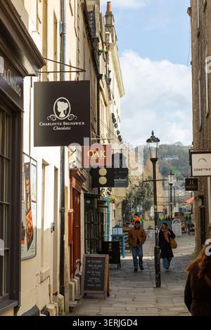 Guarda in fondo a Church Street a Bath, Somerset Foto Stock