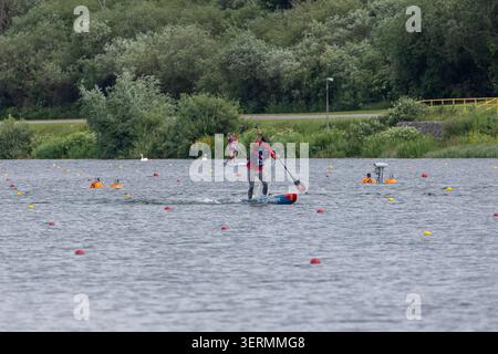 Competizioni di paddleboard/sup durante i Campionati nazionali di Sprint GBSUP presso il National Water Sports Centre di Nottingham, Regno Unito. Foto Stock