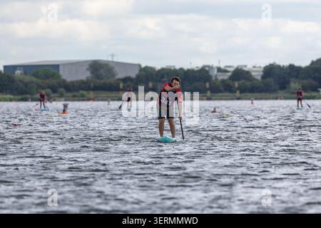 Competizioni di paddleboard/sup durante i Campionati nazionali di Sprint GBSUP presso il National Water Sports Centre di Nottingham, Regno Unito. Foto Stock