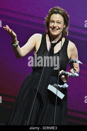Vienna, Austria. 18 giugno 2026. Cerimonia degli "Austrian Film Awards 2026" a Vienna, Austria, giovedì 18 giugno 2026. Nella foto: Elke Winkens (miglior attrice non protagonista per "How to be normal and the Oddness of the Other World"). Crediti: APA-Images/Alamy Live News Foto Stock